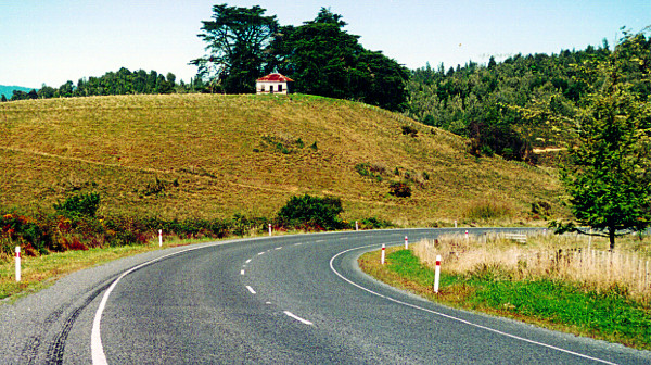 सड़क की सतह — New Zealand Road Code illustration
